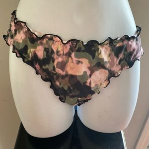 Lucky Brand camo Ruffle Trim Swimsuit Bikini Bottoms Separates New Small 4/25